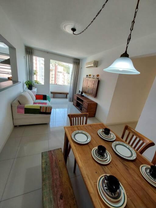 Custo Beneficio No Centro 4 Pessoas, 2q, Ar, Garagem, Cozinha Completa * Florianópolis